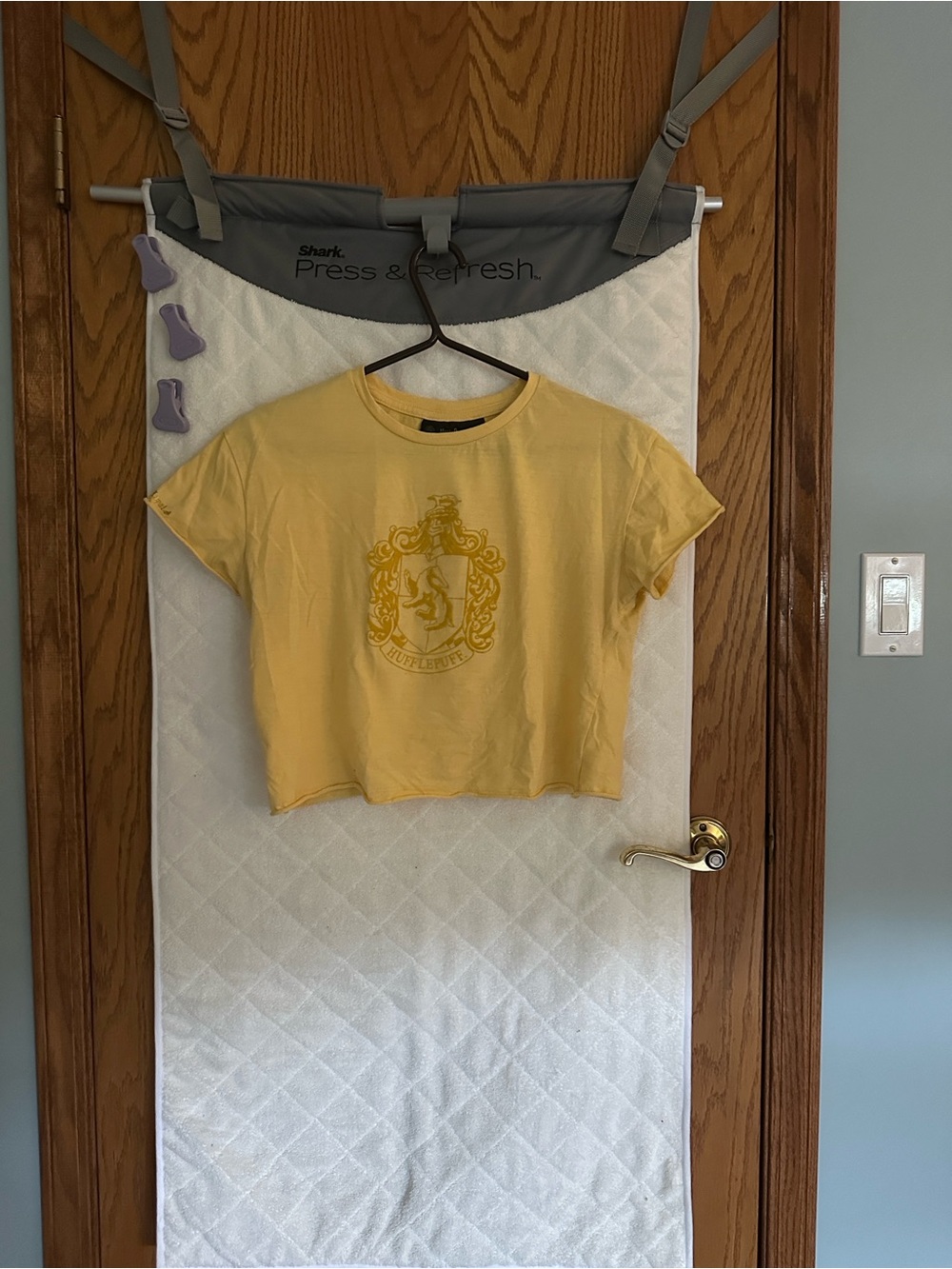 Cropped Yellow Crest Tee - Hufflepuff